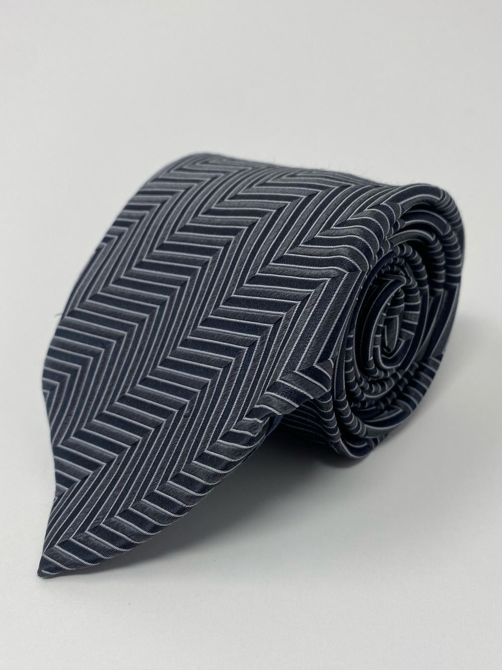 Ermenegildo Zegna Tie Gray Black Silk Geometric Zig Zag Necktie Neck Tie